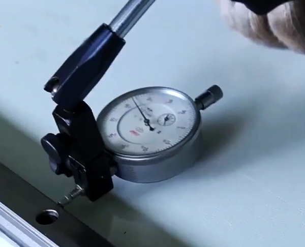 Proceso de inspección de calidad de la fábrica de máquinas de grabado