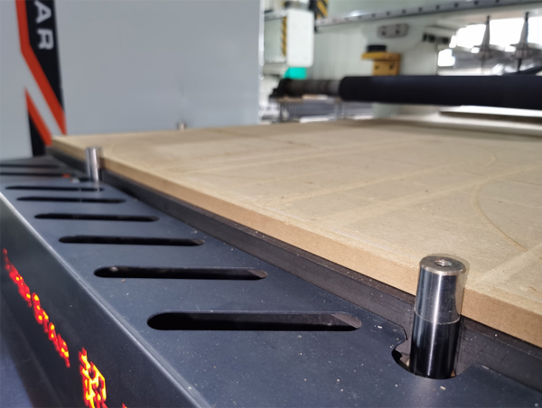 ¿Cuáles son las funciones de instalar un cilindro de posicionamiento en un enrutador CNC de madera?
