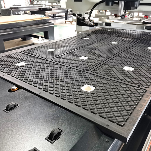 Cuatro enrutador CNC del huso (5)