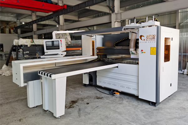 Línea de producción de la máquina de muebles de panel enviada a Indonesia