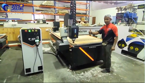 Historia de éxito de un cliente vietnamita: la máquina de grabado CNC superestrella ayuda a aumentar la eficiencia de producción de productos de madera en un 300%.