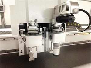 M&aacute;quina de corte de cuchillo oscilante CNC